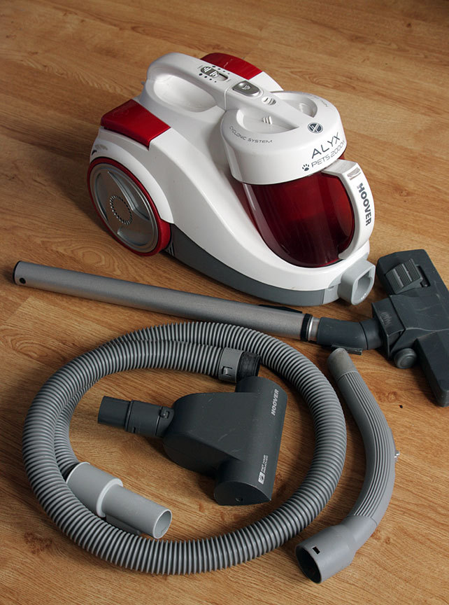 ** HOOVER ALYX PETS 2000 WATT HEPA FILTRATION CYCLONIC SYSTEM VACUUM