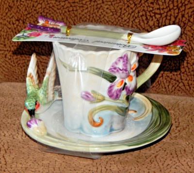 Botanical Collection by Corner Ruby Hummingbird Iris Teacup Saucer Spoon Set NWT