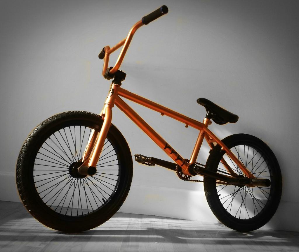 ONE OF A KIND BMX BIKE Custom Build Full chromoly, 3 piece cranks, 259 gearing EXCELLENT