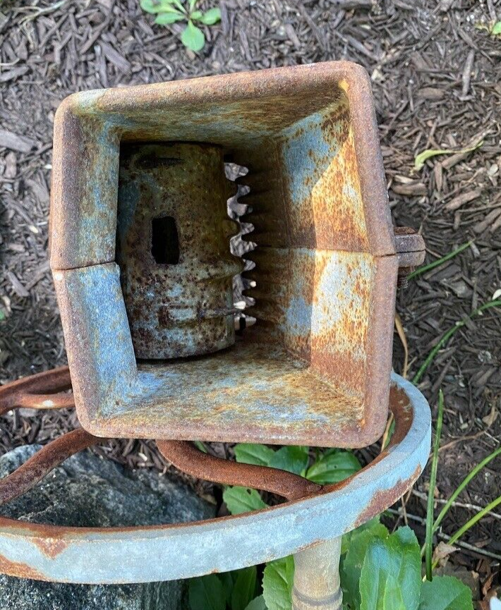 Vintage Antique Cast Iron Alaska Ice Crusher No. 1 Hand Crank