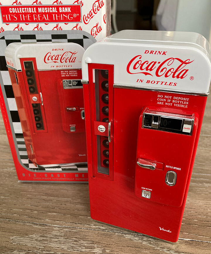 コレクション Coca-Cola Vending Machine Musical Bank Coca Cola Vending Machine Musical Bank Vendo 1994 Working