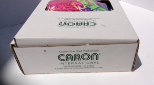 CARON Latch Hook Kit - Shaggy Flowers  - Small 12x12 W Box & Tool SGY 011