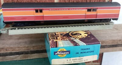 Athearn HO 1766 Southern Pacific Daylight Full Baggage Car  KD s