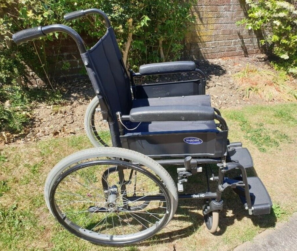 INVACARE WIDE SEAT SELF PROPELLED FOLDING WHEELCHAIR 25 STONE WEIGHT