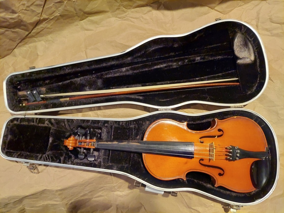 Lewis Model 100 sized 4/4 violin. Germany, Very Good