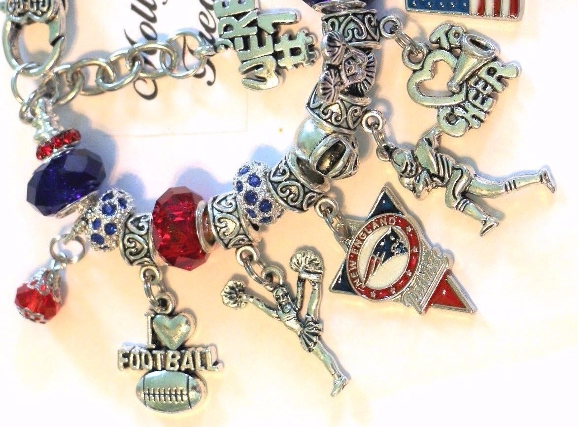 NEW ENGLAND PATRIOTS HANDMADE FOOTBALL CHARM BRACELET 7 1/2