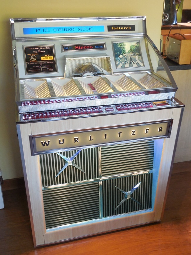 Jukebox for sale 1964 Wurlitzer 2900 200 selections in Woodley