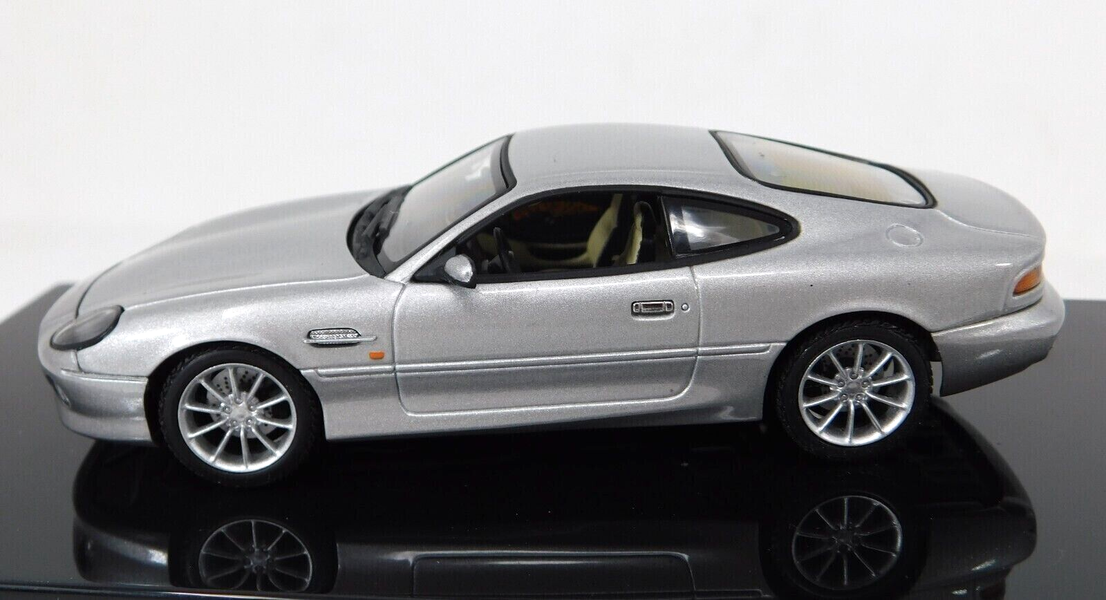 AUTOART 1999 Aston Martin DB7 V12 Vantage Silver 1/43 Auto