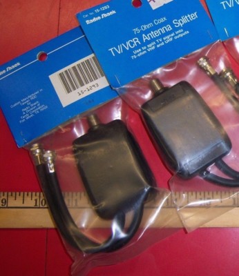 VTG 75 ohm input to separate 75 ohm UHF & VHF out put. RF VHF UHF split NOS (2)