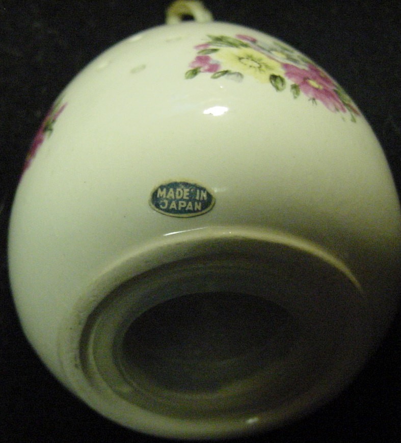 ONE POCELIAN POTPOURRI HANGING EGG