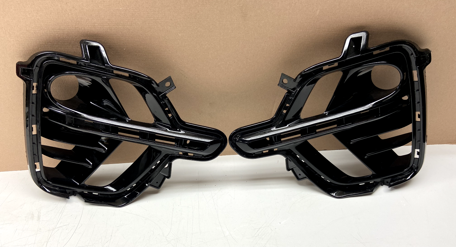 GENUINE 2019+ Kia Niro Front Bumper Foglight Cover Grille
