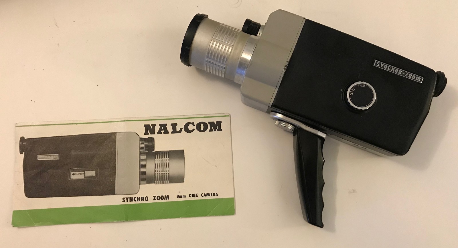 Vintage Nalcom Synchrozoom Cine Camera - Shinkor Reflex 9 - 27 mm w. Case