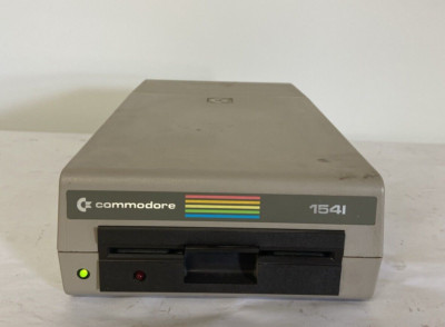 VINTAGE COMMODORE 64 SINGLE DRIVE FLOPPY DISC MODEL 1541 - Powers On