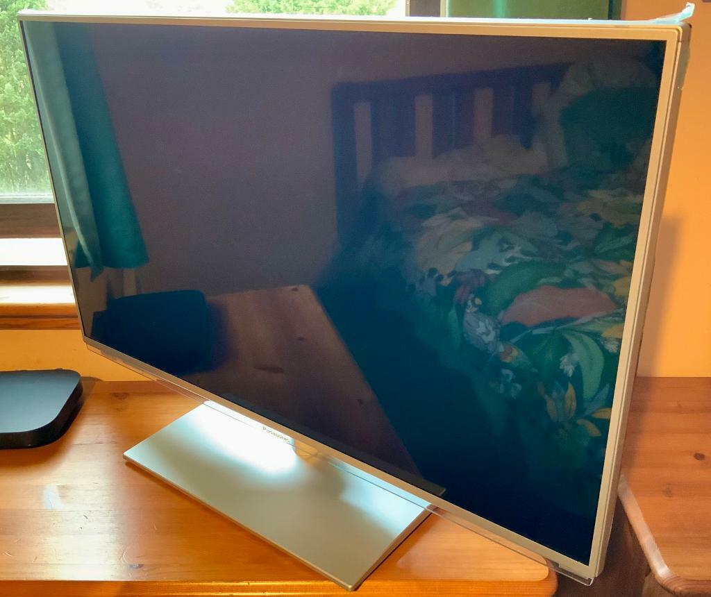 Panasonic 32” Smart LED TV VIERA TXL32E6B Silver in Dumfries