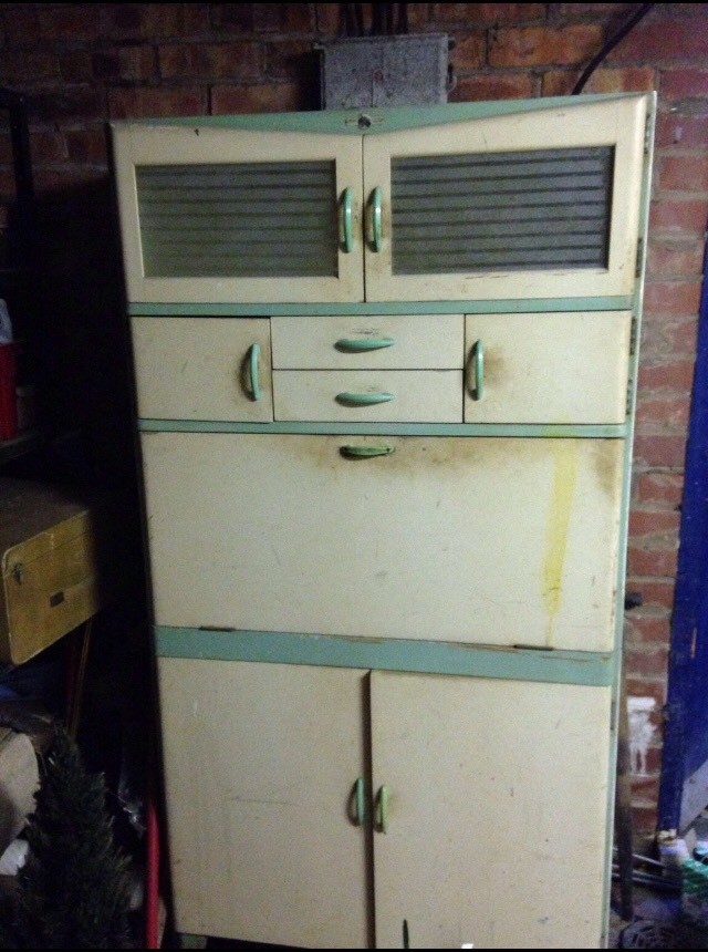 offers genuine 1950’s fortress kitchen in Liverpool