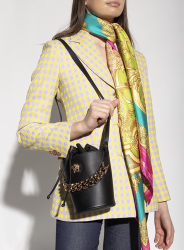 t*e様 VERSACE レザーバッグ 袋付き レディース ヴェルサーチェタグ コレクション：レザーバッグ