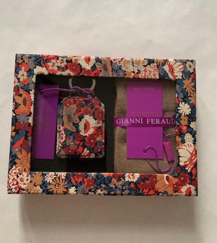 Gift Set Nib Nwt Keychain Socks