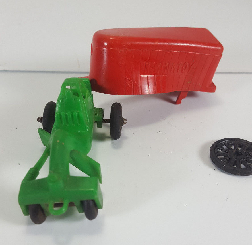 VINTAGE MADE IN USA MANOIL PLASTIC STREET GRADER AND WANNATOYS TRAILER