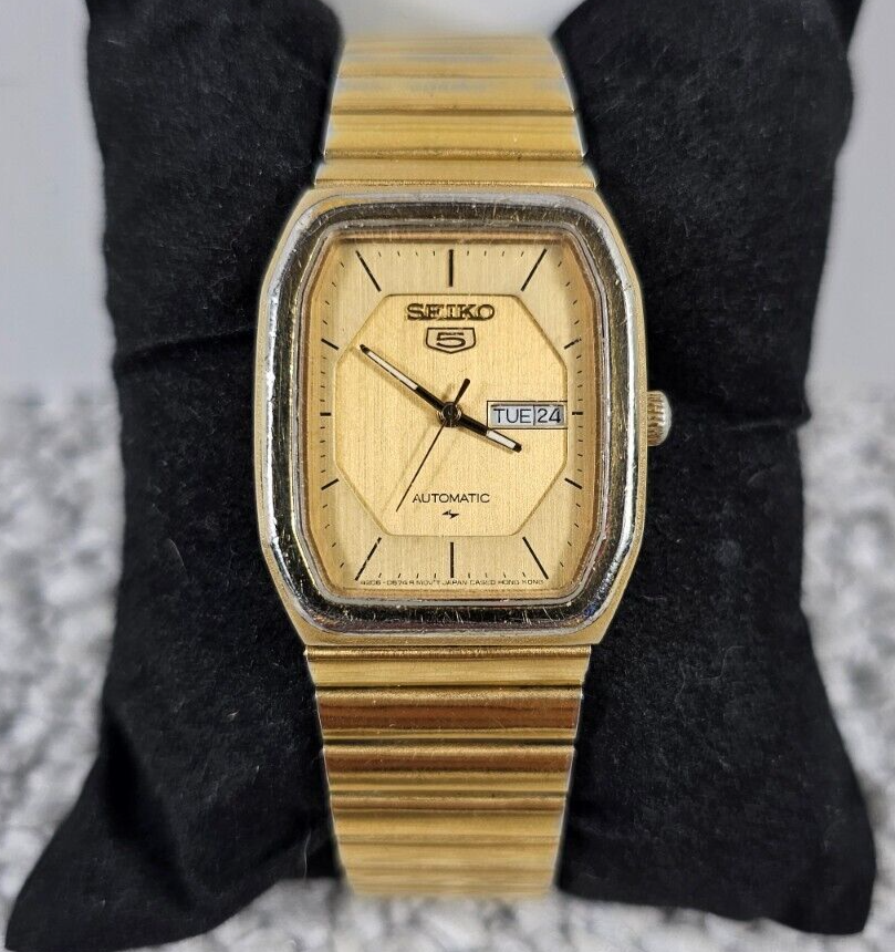 1968 SEIKO Gold Plated Rectangular Golden Dial 17 J Women