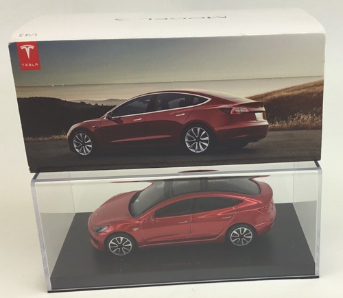 Tesla Model 3 ミニカー 1/43 レッド Tesla Model 3 Diecast Car 1/43 Red Collectible OEM In Box