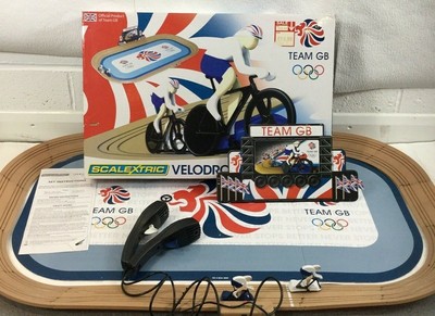 Scalextric G1072 Team GB Velodrome 2012: Track Cycling 1:64 Scale Race Set Z73