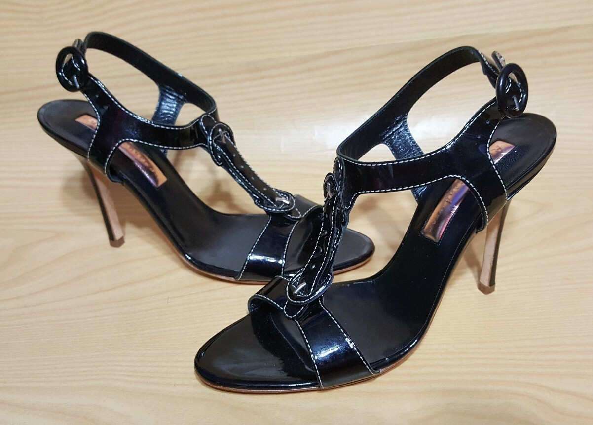 Rupert Sanderson(イタリア製)の靴 Rupert Sanderson Made in Italy Black Patent T Strap Pumps