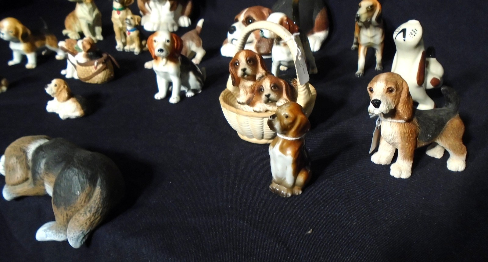 BEAGLE COLLECTION -- 17 FIGURINES -- ASSORTED SIZES -- AND STYLES -- MINT COND