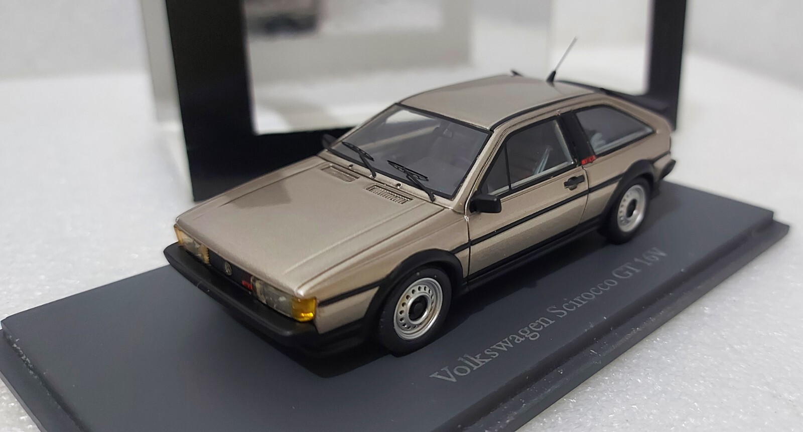 VW Volkswagen Scirocco II GT 16V Beige Met. 1986 1:43 Neo