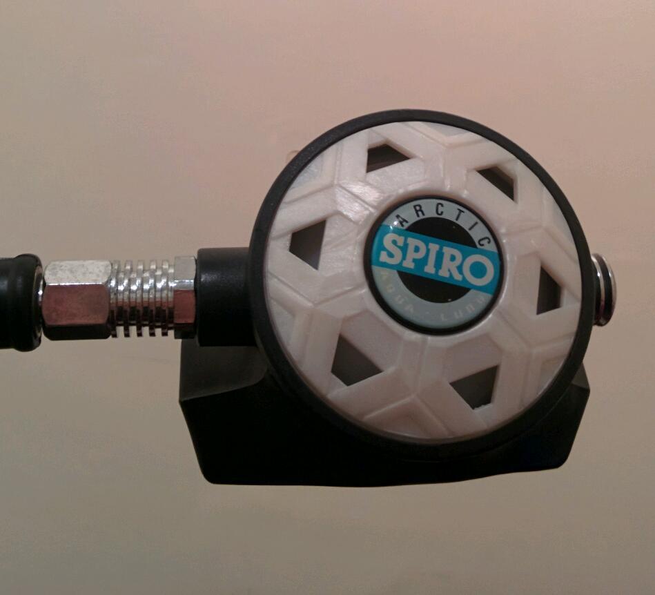 Aqualung Spiro Arctic & Aqualung US Divers regulator in Walthamstow