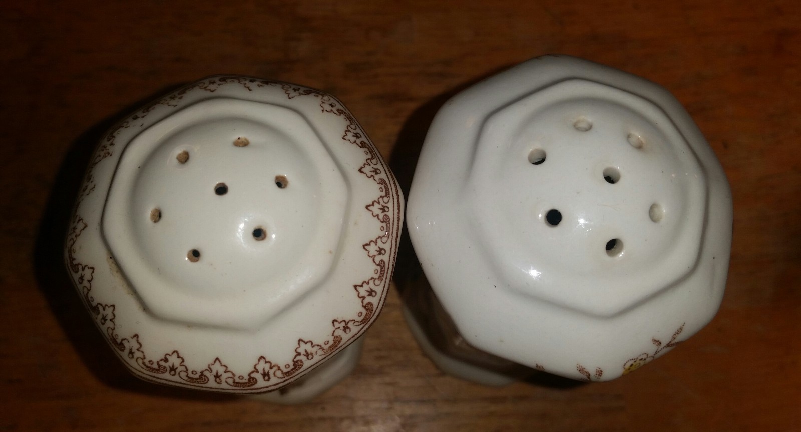 1940s Vintage salt and peper shakers. Mason's Manchu England