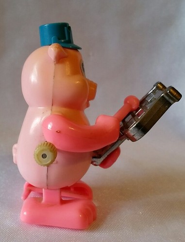 VINTAGE TOMY Not So Grand Glockenspiel Playing PIG Wind Up Walking Toy