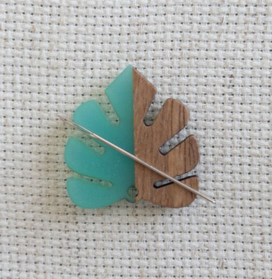 Green Leaf Needle Minder, Wood and Resin Fridge Magnet, Magnetic Lapel Pin
