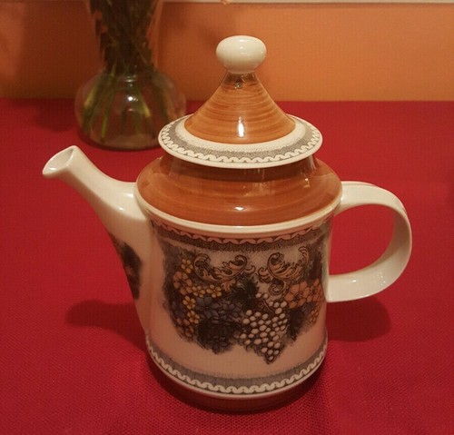 20 pc GOEBEL OESLAUER MANUFAKTUR BAVARIA GERMANY BURGUND COFFEE & TEA SET