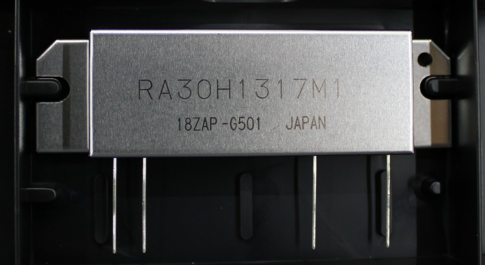 RA30H0608M 三菱 68-88MHz 30W RF FET １個 RA30H0608M 三菱 68-88MHz 30W RF FET 1個