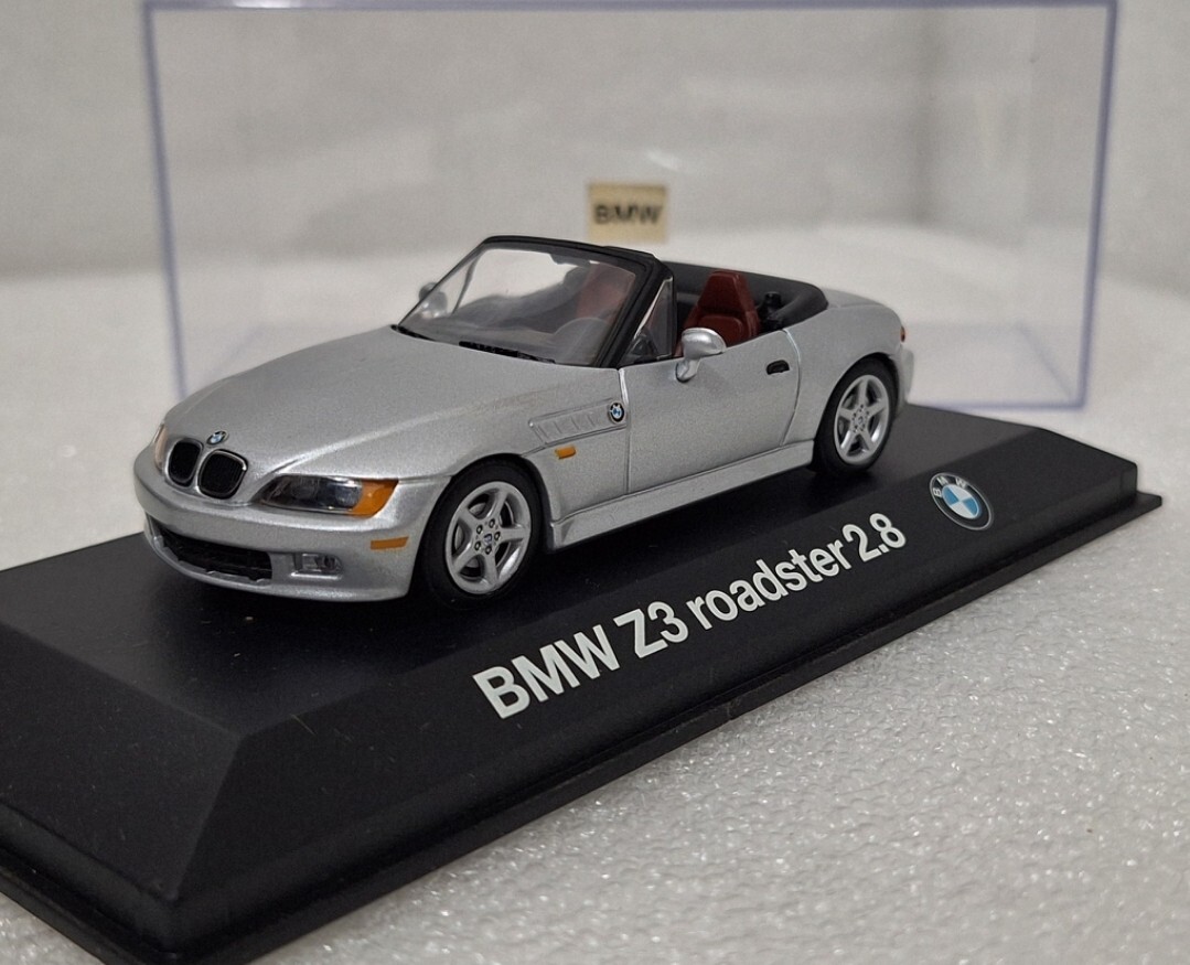 【美品】MINICHAMPS 1/43 BMW M3GTR , Z3 , Z8 1/43 Minichamps BMW M3 GTR from 2001 in Silver Carbon Roof