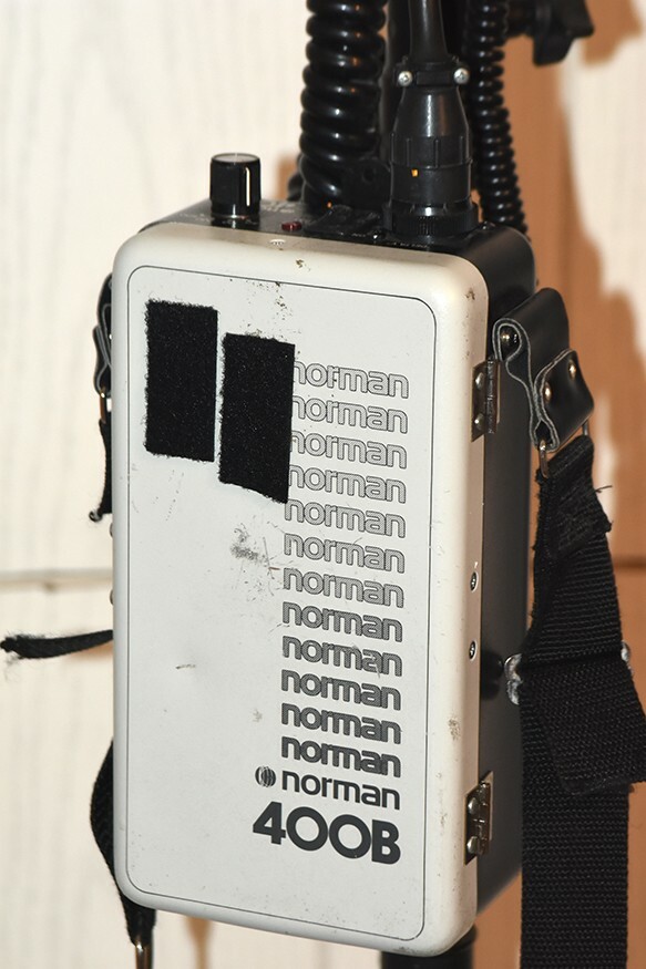 Norman 400B flash unit- working in very good condition (includes fasteners)