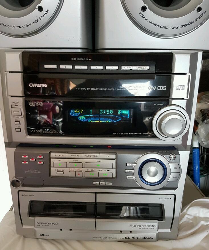 Aiwa 5 Cd stereo system with built in subwoofer in Locks Heath