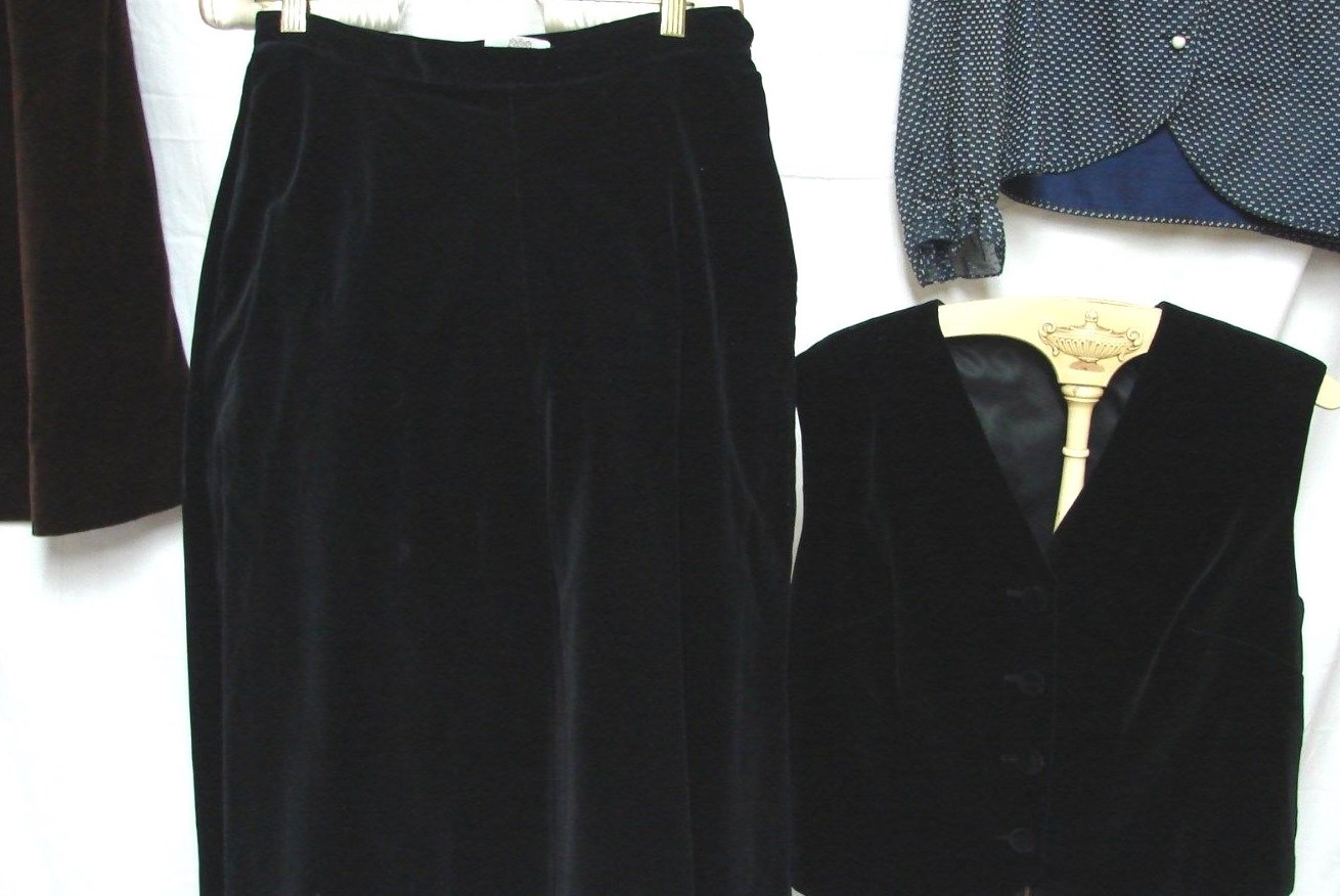 LARGE LOT VINTAGE CLOTHING DRESS VELVET JACKET JUMPER SKIRTS SUIT
