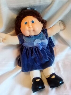 Vintage Cabbage Patch Doll Corn SilkHair Girl Blue Eyes With Outfit, cute!