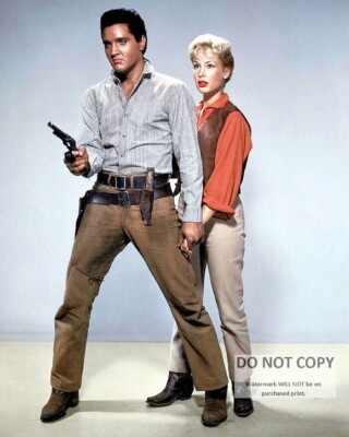 ELVIS PRESLEY IN ''FLAMING STAR'' - 8X10 PUBLICITY PHOTO (CC819)