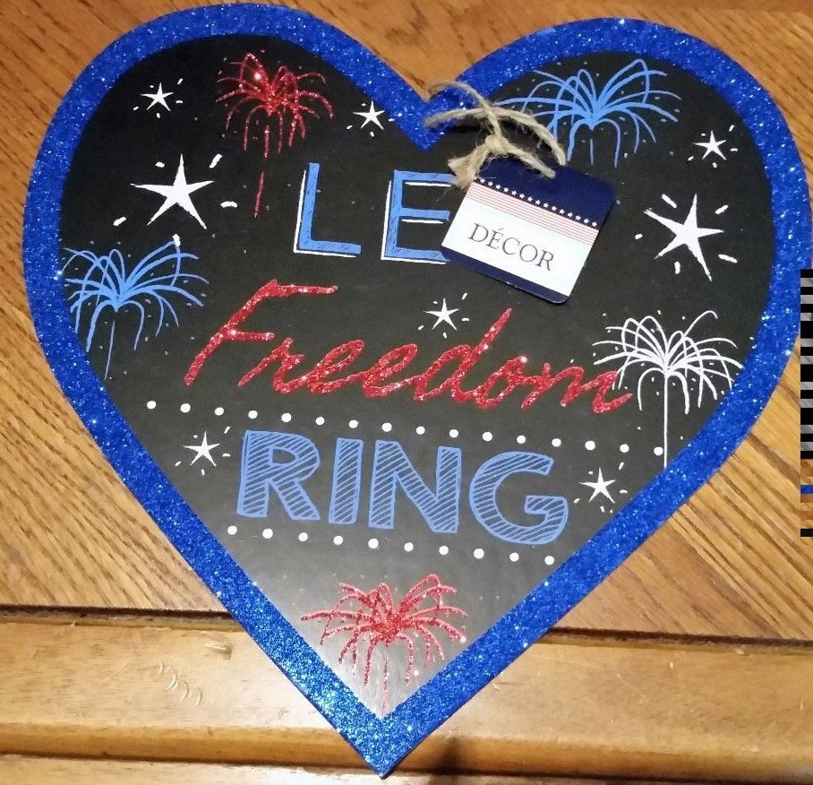 PATRIOTIC LOT OF 10 DECORATIVE ITEMS