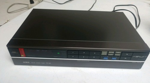 vintage Aiwa brand FM/AM stereo tuner Model TX-110 Quart Digital Synthesizer.