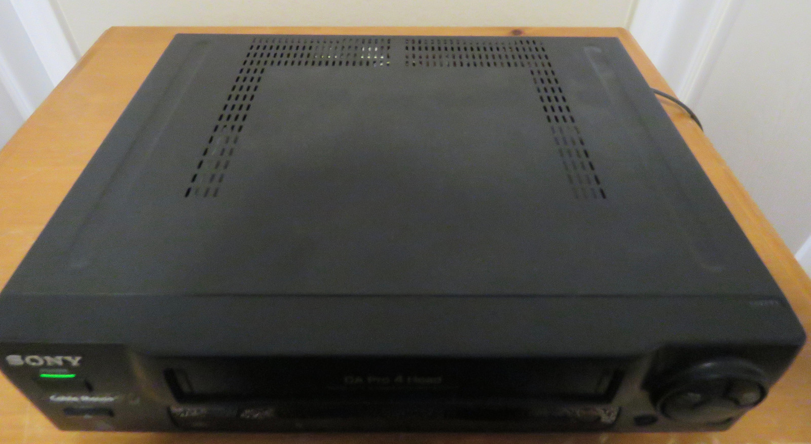 Sony SLV-440 4 Head VHS VCR Video Cassette Player/Recorder w/Remote