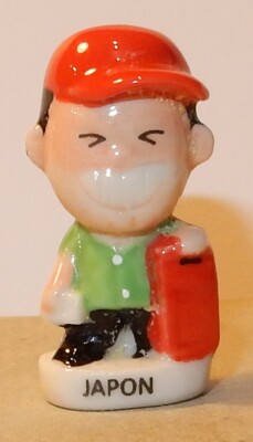 2014 PRIME LES POSTIERS DU MONDE LE FACTEUR LA POSTE FEVE PORCELAINE 3D au choix