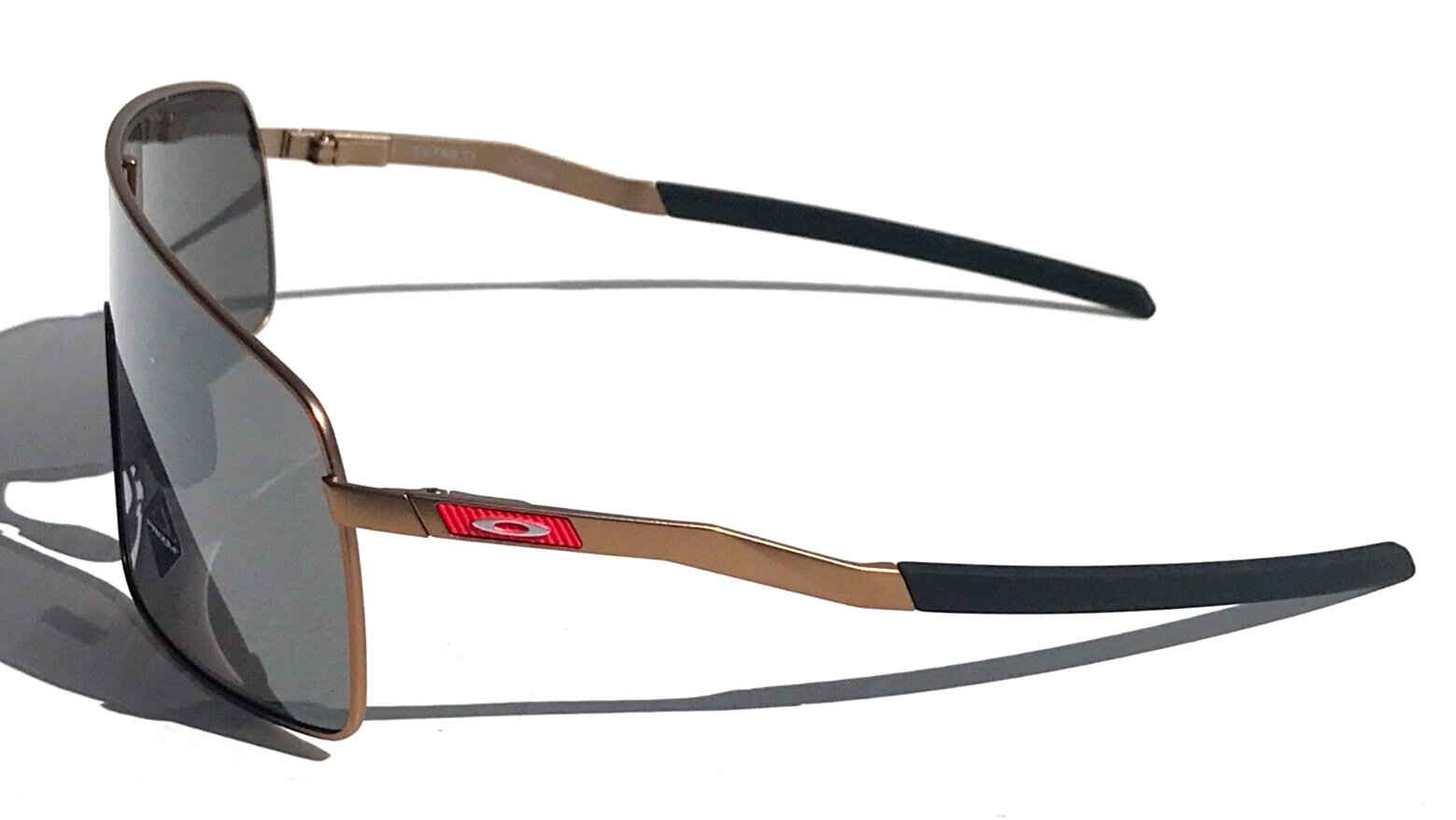 Pre-owned Oakley Sutro Ti Mahomes Matte Gold Prizm Black Lens Sunglass 6013-05
