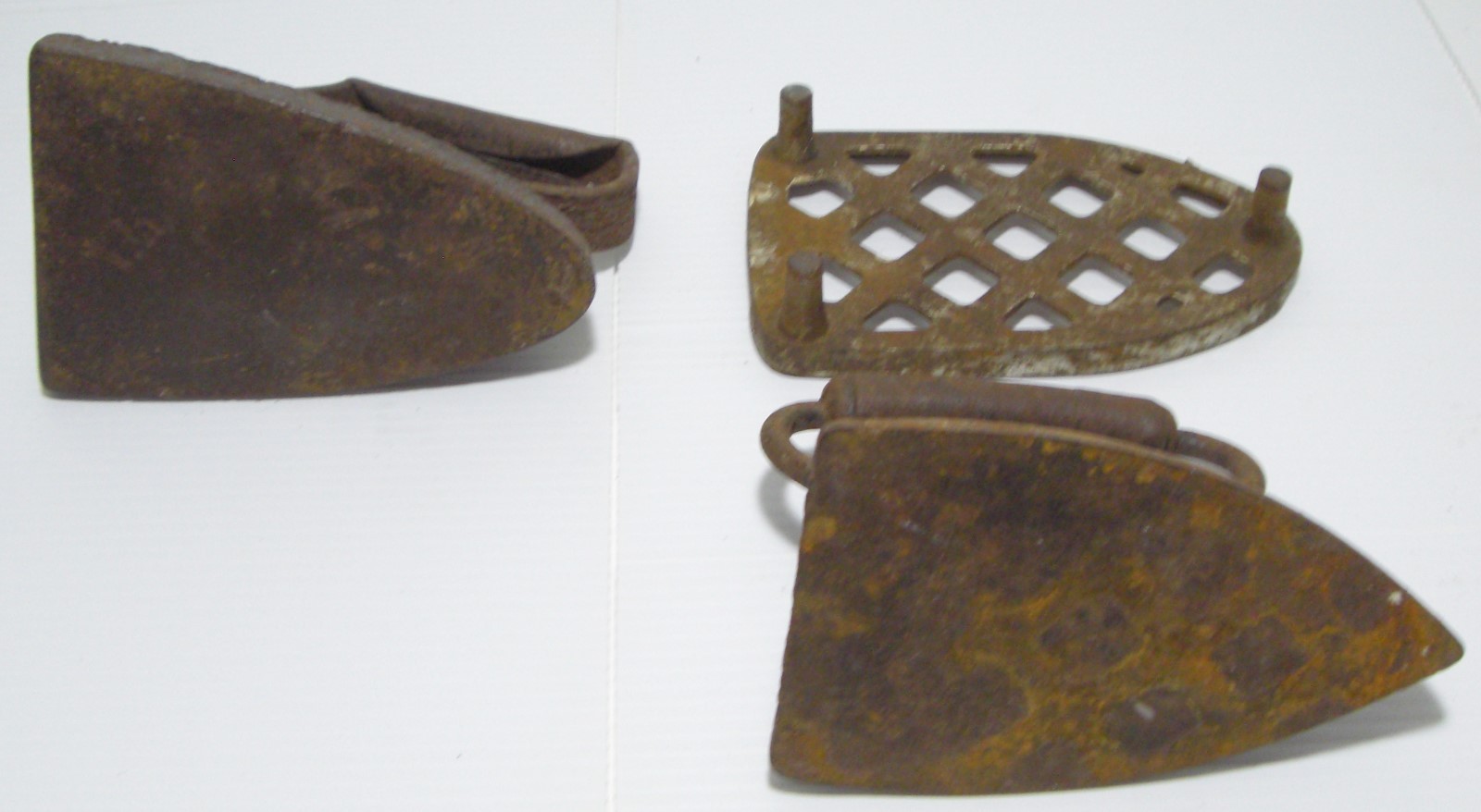 2 Antique Collectible Geneva Star Clothes Irons 1 With Iron Rest