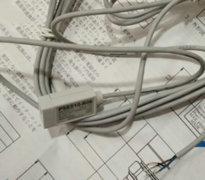 1PCS new SMC PSE510-R04 pressure sensor