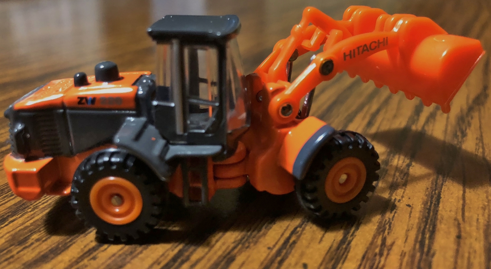 ミニカー HITACHI ZW220 1/50 HITACHI ZW220 1/50 ホイールローダー - メルカリ