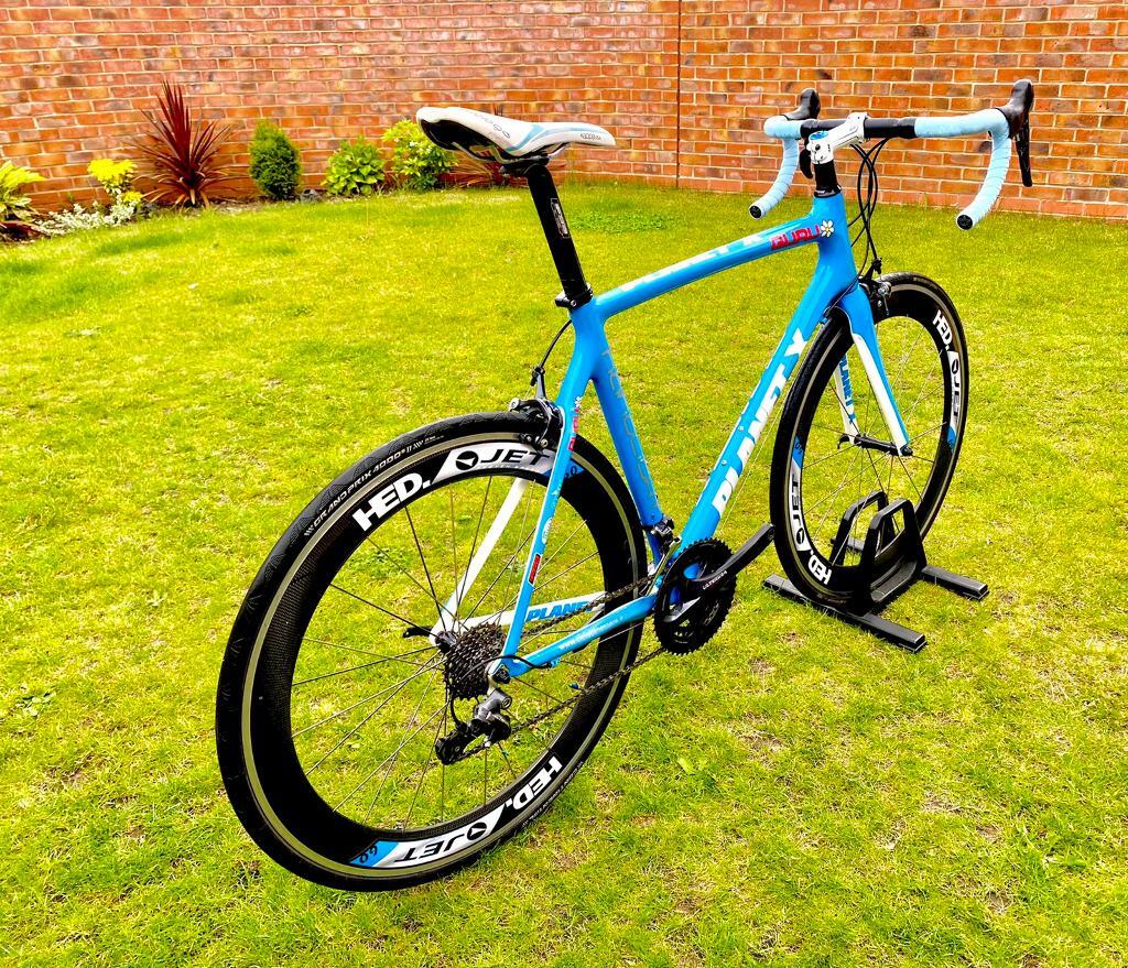 X Team GURU NanoLight Full Carbon Road Bike with HED JET 60 in