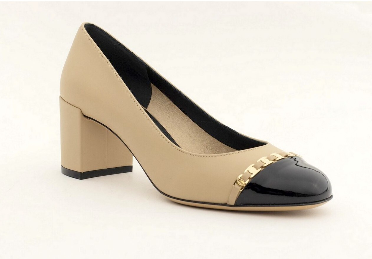 フェラガモ SalvatoreFerragamo AVELLA SALVATORE FERRAGAMO Avella Leather Gold Gancini Pump Beige